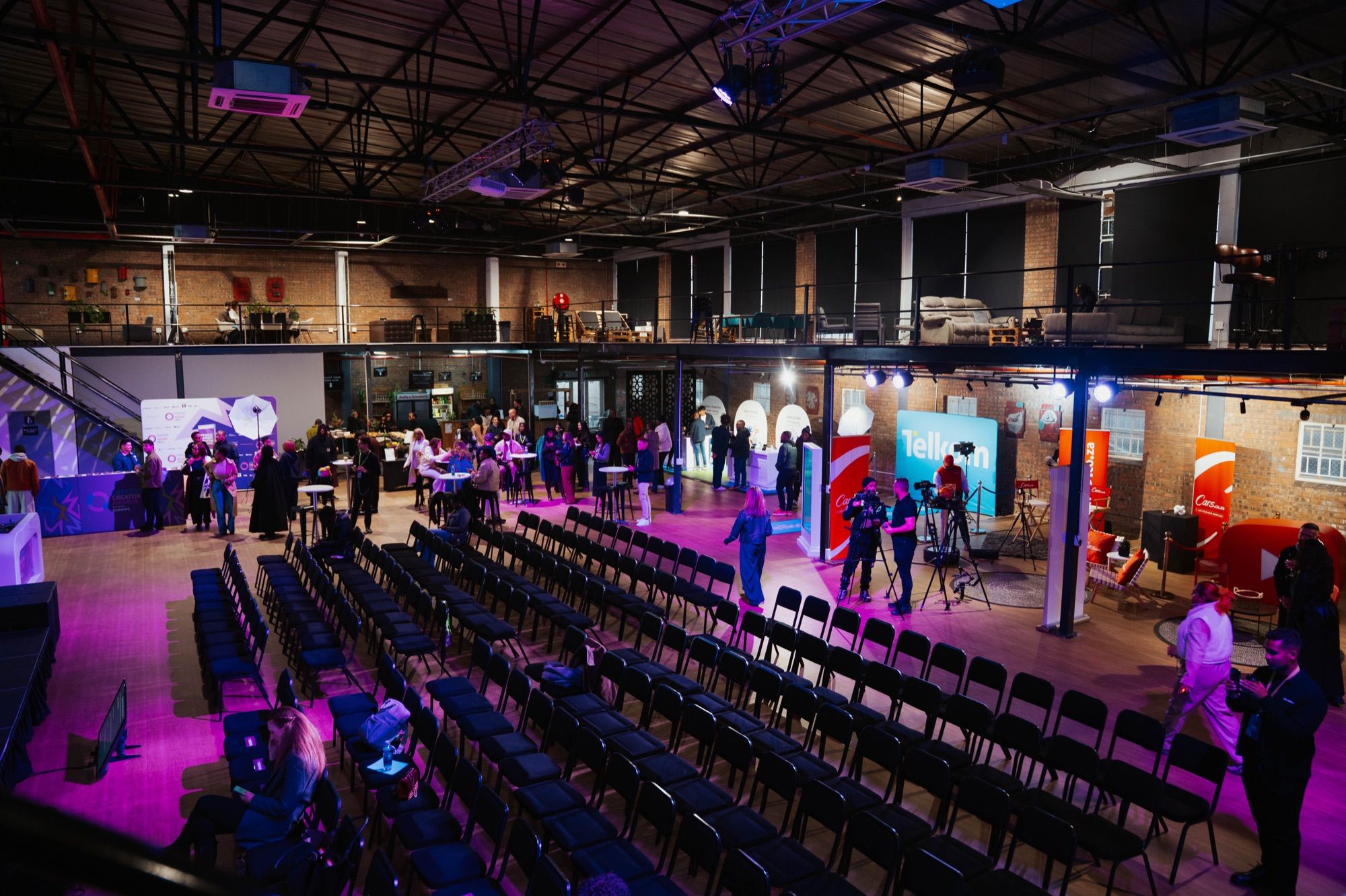 Venue & Atmosphere